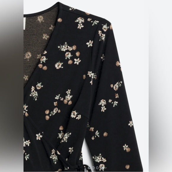 KAILEIGH
Elliana Side Tie Peplum Knit Top. Black. Size small. - Picture 5 of 5